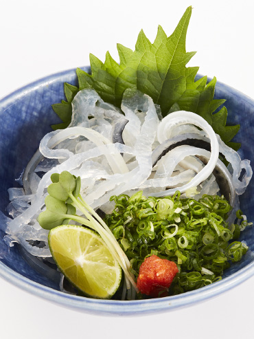 Sashimi of parboiled skin